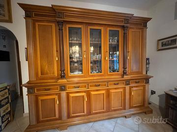 Credenza legno, 3 vetri molati, 5 cassetti.