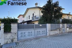 Villetta a schiera di 220 m² con più di 5 locali e