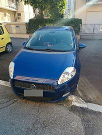 Autovettura Fiat Punto