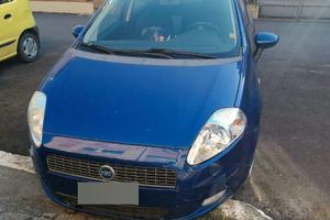 Autovettura Fiat Punto