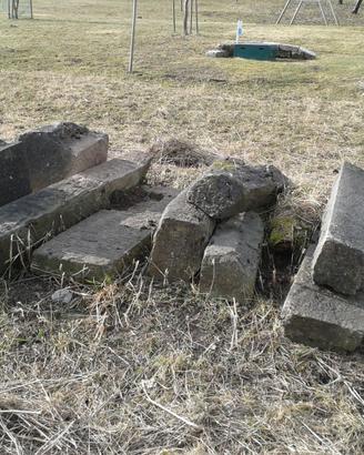 Antichi portali in pietra