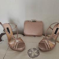 Sandali eleganti e pochette abbinata 