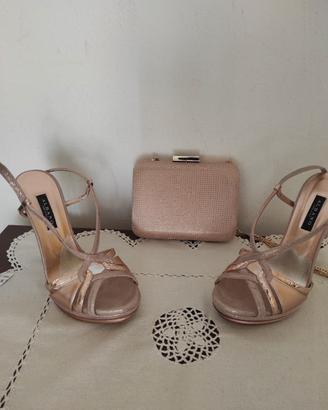 Sandali eleganti e pochette abbinata 