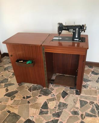 Macchina per cucire Necchi
