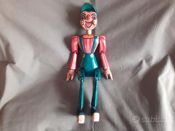 Vecchio Pinocchio in legno intagliato A