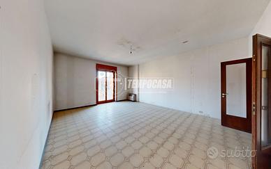 5 LOCALI CON BOX AUTO-PIAZZA CRISTO RE ALBA