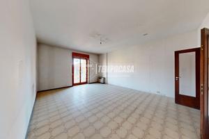 5 LOCALI CON BOX AUTO-PIAZZA CRISTO RE ALBA