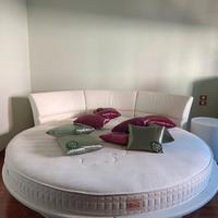 Letto di Poltrona Frau Lullaby due in pelle bianca