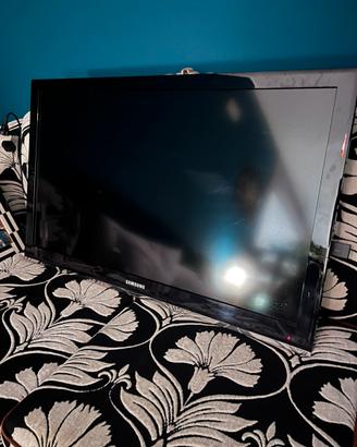 Tv Sansung 40’ Lcd + supporto parete + telecomando