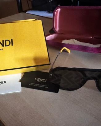 Occhiali da Sole Fendi FE40006U 32Q