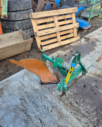 Aratro per piccolo trattore