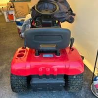 Trattorino taglia erba