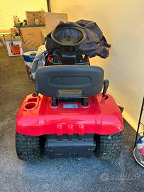 Trattorino taglia erba