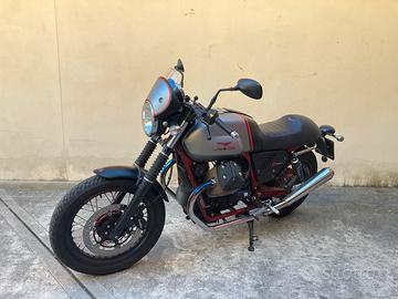Moto Guzzi V7 Racer