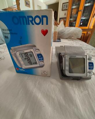 OMRON R6.  Misuratore di pressione