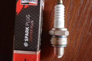 Candela Champion Passo Corto per Motoape Piaggio 