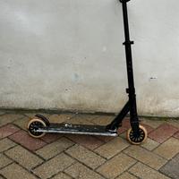 Monopattino ritiro a mano