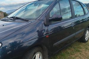 "Renault con sedile girevole per disabili". As