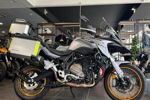 QJ MOTOR SRT 700 X
