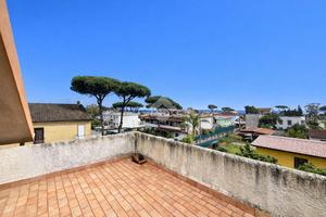 QUADRIFAMILIARE A TERRACINA