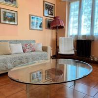 Tavolino ovale in cristallo temperato con base in