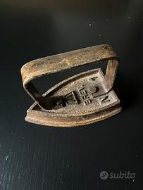 Ferro da stiro antico