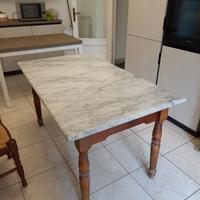 Tavolo con marmo