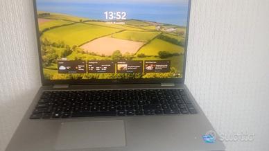 DELL 5520 intel Core i5 1145G7 16ram 256 15,6" FHD