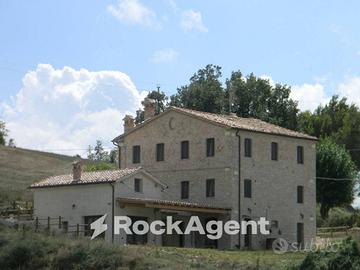 CASALE E B&B CON RISTORANTE E TERRENO