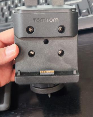 TOM TOM