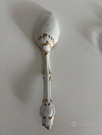 Cucchiaino in porcellana e porta sale in argento