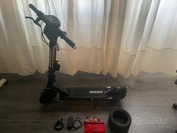 Monopattino DUCATI PRO III 350 W