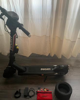 Monopattino DUCATI PRO III 350 W