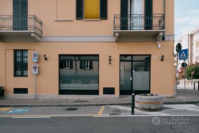 Locale commerciale Arona