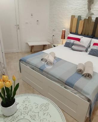 MONOLOCALE A BARI