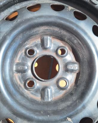 2 cerchi in ferro da 14 per Toyota Aygo