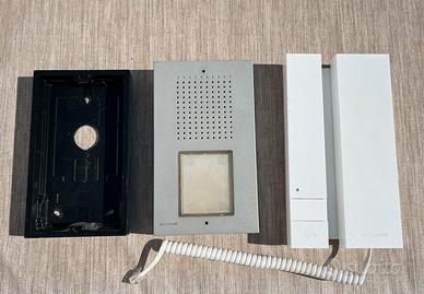 Citofono + pulsantiera da interno