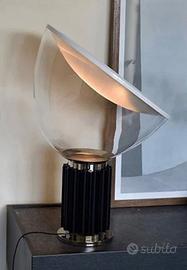Taccia small flos colore nero