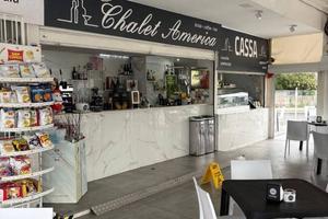 Attività / Licenza di 270 m² con 4 locali a Giugli