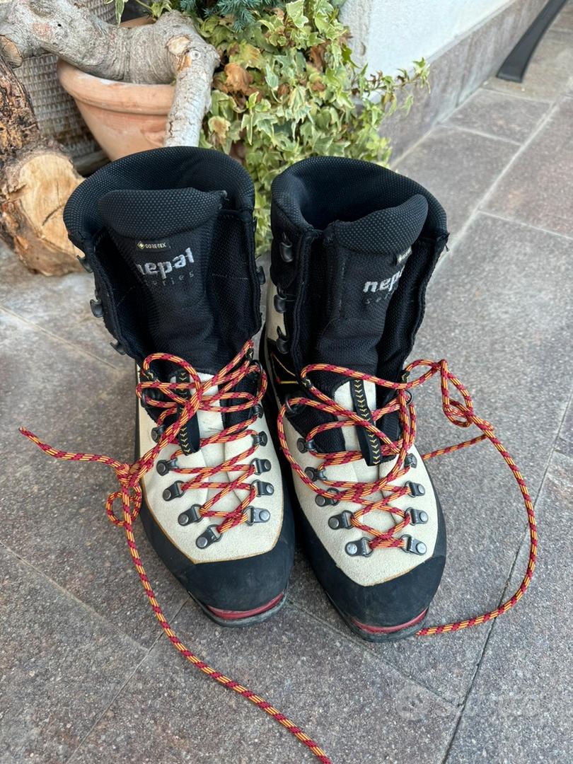 Scarponi Sportiva Nepal Abbigliamento e Accessori In vendita a Trento