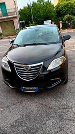 Auto Lancia Ypsilon allestimento GOLD nera