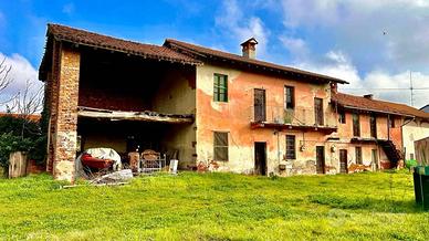 Rustico / Casale di 200 m² con più di 5 locali e b