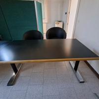 scrivania in legno e metallo