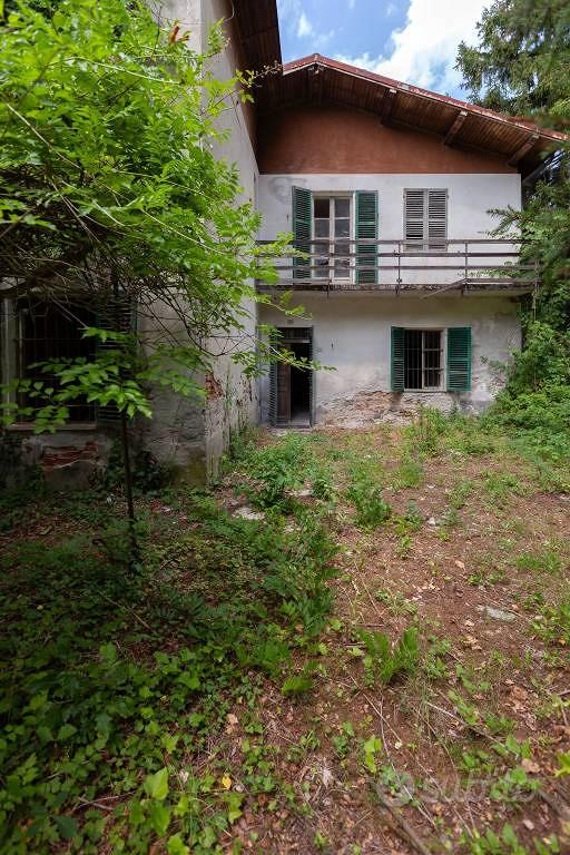 Rustico / Casale di 220 m² con più di 5 locali a R - Vista 5