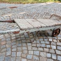 Carrello in legno  porta sacchi