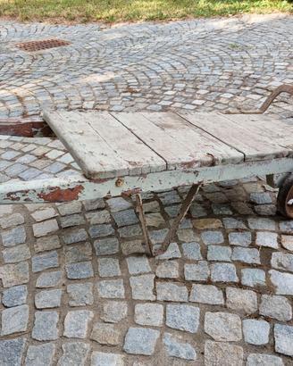 Carrello in legno  porta sacchi