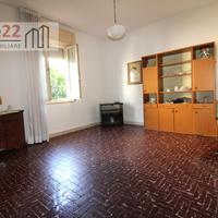 AMPIO APPARTAMENTO BICAMERE DA RISTRUTTURARE A VI