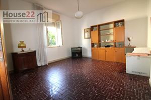 AMPIO APPARTAMENTO BICAMERE DA RISTRUTTURARE A VI