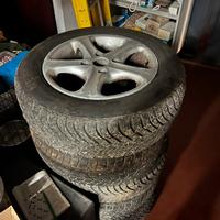 5 Gomme con Cerchioni kia Carens 2005 - 205/60 R16