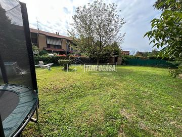CADORAGO: villa a schiera con box, mansarda e ampi